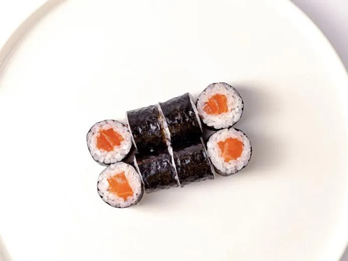 Ролл с лососем